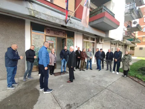Ispred prostorija Udrugesnimila Marija Le&scaron;ić Omerović