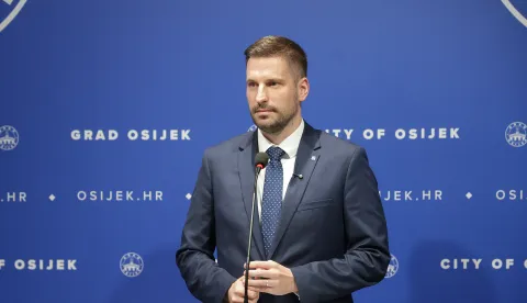 Osijek, 01. 10. 2025., Kuhačeva 9, radni sastanak, press konferencija, konferencija za medije, Ivan RadićSNIMIO BRUNO JOBST