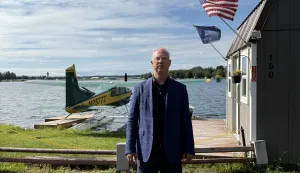 MOSKVA, 24. listopada 2025. (Hina/Reuters) - Kiril Dmitrijev, posebni izaslanik ruskog predsjednika Vladimira Putina za investicije i gospodarsku suradnju, potvrdio je u petak da je došao u Sjedinjene Države na dugo planiran sastanak te smatra to dokazom da se dijalog između SAD-a i Rusije nastavlja.