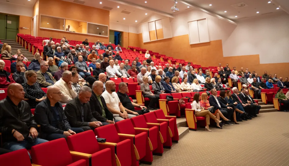 Osijek, 24. 10. 2025., Dan DDK - priznanjaddk; dobrovoljni darivatelji krvi; prizanja; crveni križ