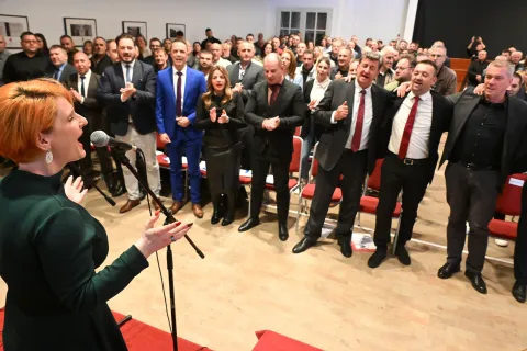 Vukovar, 25.10.2025. - Izborni sabor Hrvatskih suverenista odr?an je u Kongresnoj dvorani Rodne ku?e Lavoslava Ru?i?ke. foto HINA/ Gordan Pani?/ gp