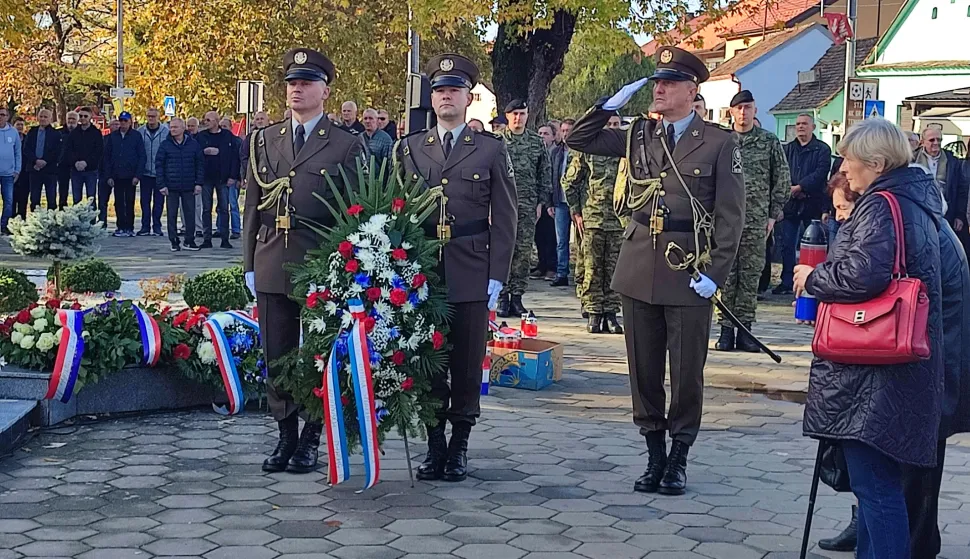 Vijence su položili i roditeljifoto: Marija Lešić Omerović