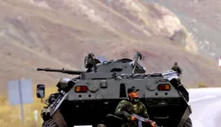 epa01157117 Turkish soldier secure the area at Yuksekova mountainous region near Iraq border in Hakkari, Turkey on 26 October 2007. Iraq agreed to help Turkey deal with terrorism by Kurdish rebels, Iraqi Foreign Minister Hoshyar Zebari said. The Iraqi government also announced the closure of offices of the PKK in Iraq. EPA/STR TURKEY OUT