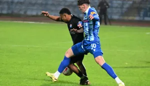 Vinkovci, 17.10.2025. - Susret 10. kola hrvatskog nogometnog prvenstva Vukovar 1991 - Lokomotiva. foto HINA/ Gordan PANIĆ/ gp