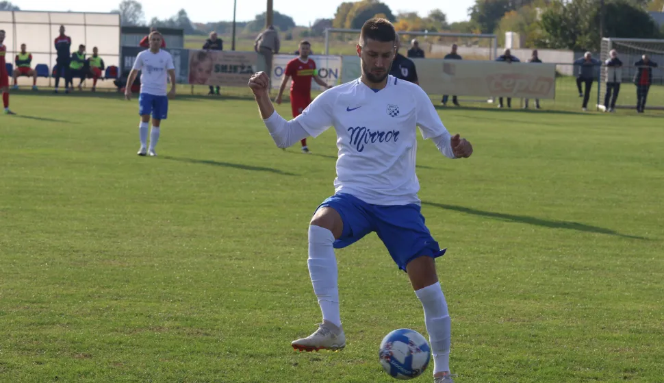 Osijek, 12. 10. 2025, Igralište u LIvani, nogomet, Tomislav - Bratstvo (Jagodnjak), Prva ŽNL Osječko - baranjska.snimio GOJKO MITIĆ