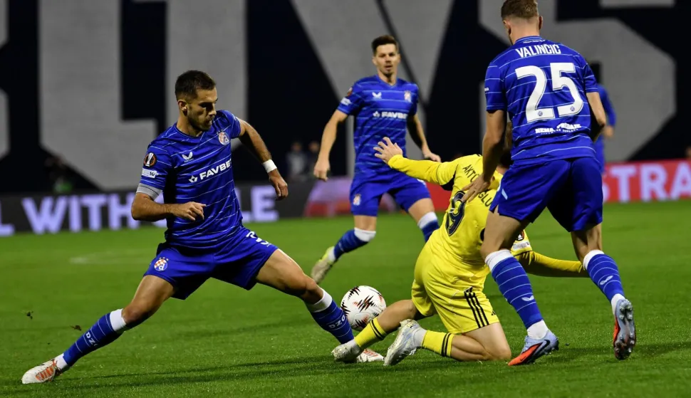 Zagreb, Croatia, September 24th 2025, Kerem Akturkoglu of Fenerbahce (L) in action against Moris Valincic of Dinamo (R) during the UEFA Europa League, League phase Matchday 1, match between Dinamo Zagreb (Croatia) and Fenerbahce (Turkey) at Stadium Maksimir, Zagreb, Croatia.(Photo by Natasa Kupljenik/Sports Press Photo) (Photo by Natasa Kupljenik/SPP/Sipa USA) Photo: Sports Press Photo/SIPA USA