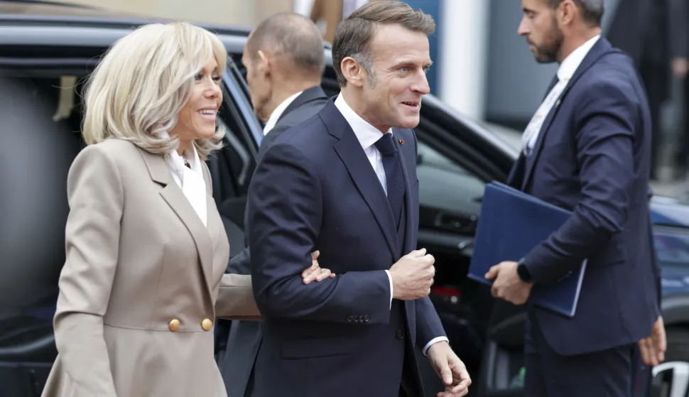 epa12427658 France's President Emmanuel Macron and his wife Brigitte Macron attend the celebrations for the Day of German Unity 2025 in Saarbruecken, Germany, 03 October 2025. German Unity Day is celebrated annually on 03 October to commemorate the reunification of East and West Germany in 1990. EPA/CHRISTOPHER NEUNDORF
