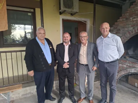 VINKOVCIUdruga pčelara Nektar Vinkovci&nbsp;organizirala je druženje kojim su obilježili 140 godina organiziranog pčelarenja u Vinkovcima i vinkovačkom kraju.LISTOPAD 2025.