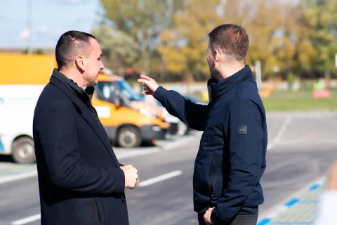 Osijek, 27. 10. 2025., Obilazak parkinga Gornjodravska obala 91parking; gornjodravska obala; obilazak; parkiralište; parkiranje; Ivan Radić; gradonačelnik; Igor Pandžić; unikom