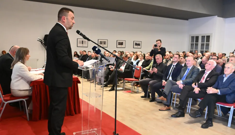 Vukovar, 25.10.2025. - Izborni sabor Hrvatskih suverenista održan je u Kongresnoj dvorani Rodne kuće Lavoslava Ružičke. Na fotografiji Marijan Pavliček. foto HINA/ Gordan Pani?/ gp