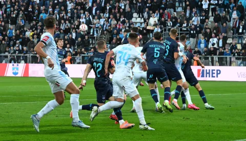 Rijeka, 27.10.2025.- Utakmica 11. kola HNL-a Rijeka - Osijek na stadionu Rujevica. foto HINA/ Miljenko KLEPAC/ ua