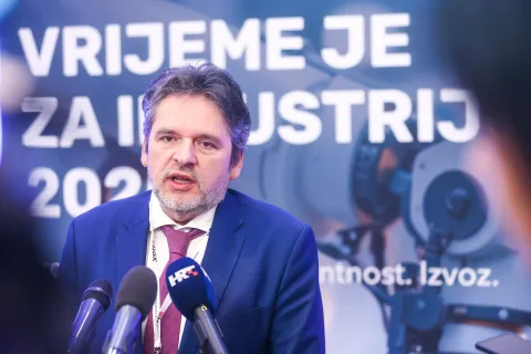 28.10.2025., Zagreb - U hotelu Garden Inn odrzana konferencija ?Vrijeme je za industriju?. Ekonomski analiticar Velimir Sonje. Photo: Slavko Midzor/PIXSELL