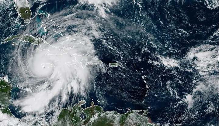 epa12487769 A handout satellite image made available by the National Oceanic and Atmospheric Administration (NOAA) shows Category 5 Hurricane Melissa approaching Jamaica, 28 October 2025. The National Hurricane Center (NHC) warned of 'catastrophic' flash flooding, landslides, and destructive winds, as the storm, with sustained winds up to 185 mph, slowly moves north-northeastward. EPA/NOAA/NESDIS/STAR GOES-19 HANDOUT HANDOUT EDITORIAL USE ONLY/NO SALES
