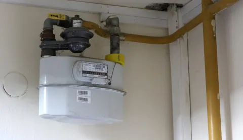 Osijek, 27. 07. 2022, Plinske instalacije i brojila u zgradama. Plinski prikljucak i sat.snimio GOJKO MITIĆ