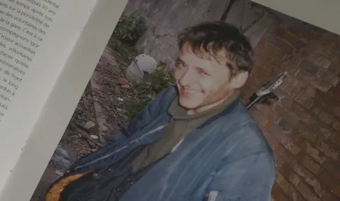 Jean-Michel NicolierBiografija Jean-Michel NicolieraVukovar, 29.10.2025 - Članovi obitelji hrvatskog branitelja Jean-Michel Nicoliera, francuskog dragovoljca koji je sudjelovao u obrani Vukovara od velikosrpske agresije te je pogubljen u noći 20. na 21. studenoga 1991. ispred hangara na Ovčari, identificirali su u srijedu njegove posmrtne ostatke.foto HINA/ HTV/ HRT/ik