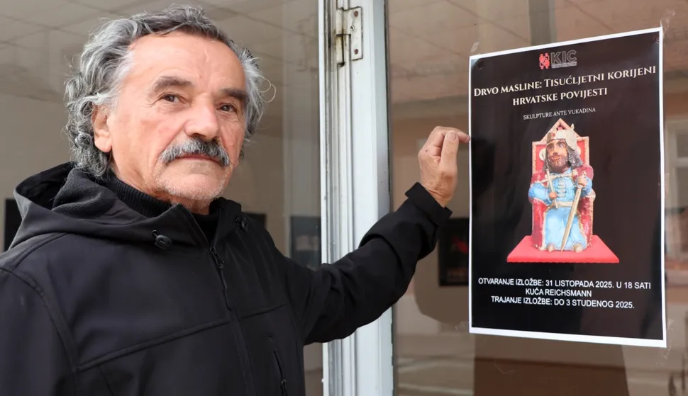 ĐAKOVO - U godini u kojoj se obilježava 1100. obljetnica krunidbe kralja Tomislava, u Đakovu će u petak, 31. listopada, u 18 sati u Kući Reichsmann biti otvorena izložba skulptura naslovljena "Drvo masline: Tisućljetni korijeni hrvatske povijesti" autora Ante Vukadina. 2025.