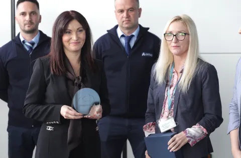 Osijek, 30. 10. 2025., Autobusni kolodvor Osijek, ugovor, prijevoz učenika, prijevoz, Arriva, autobus, autobusi, Nataša Tramišak, Dražen Divjak - predsjednik Uprave Arriva SNIMIO BRUNO JOBST