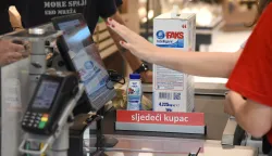 RIJEKA,24.07. 2025. RIJEKAKANTRIDA OTVARANJE NOVI MARKET TOMMY ILUSTRACIJA TRGOVINA POTROSACKA KOSARICA KUPAC KUPCI MALOPRODAJA CIJENA CIJENE PREHRANA KUPOVINA POSKUPLJENJE HRANA TRGOVACKI LANAC PDV POREZ KUCNE POTREPSTINE...AKCIJA SNIZENJE...NA FOTO: KASA BLAGAJNA BLAGAJNICASNIMIO SERGEJ DRECHSLER