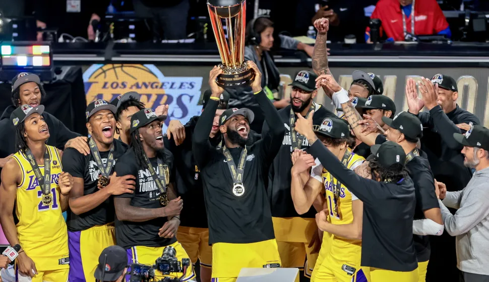 epaselect epa11020664 Los Angeles Lakers forward LeBron James raises the NBA Cup trophy after defeating the Indiana Pacers in the NBA In-Season Tournament championship final at T-Mobile Arena in Las Vegas, Nevada, USA, 09 December 2023. EPA/ALLISON DINNER SHUTTERSTOCK OUT
