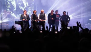 Osijek, 31. 10. 2025., Koncert Bijelo dugme - turneja Dožvijeti stotubijelo dugme; koncert; gradski vrt; bend; publika; glazba