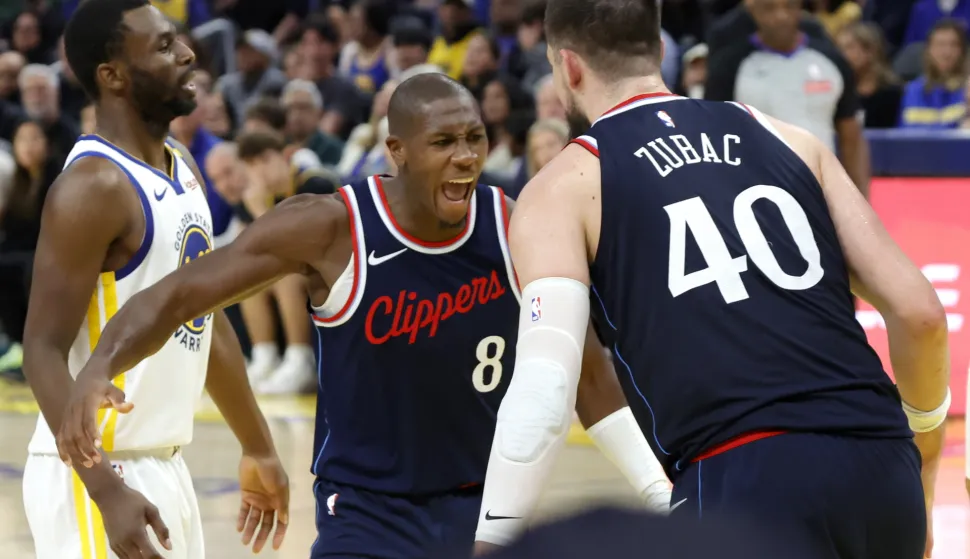 epa11688467 LA Clippers guard Kris Dunn (C) reacts to a basket of teammate Ivica Zubac against the Golden State Warriors during the second half of an NBA game in San Francisco, California, USA, 27 October 2024. EPA/JOHN G. MABANGLO SHUTTERSTOCK OUT