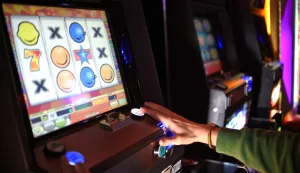 ILLUSTRATION - A young man plays around on a slot machine in a casino in Berlin, Germany, 11 March 2015. Photo: Britta Pedersen/dpa