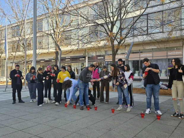 Inicijativa Student uz studenta, okupljanje na godišnjicu pada nadstrešnice u Novom Sadu, 1.11.2025.Foto: Ivana Paušić
