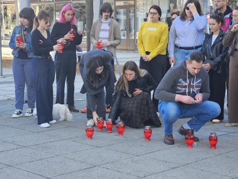 Inicijativa Student uz studenta, okupljanje na godi&scaron;njicu pada nadstre&scaron;nice u Novom Sadu, 1.11.2025.Foto: Ivana Pau&scaron;ić