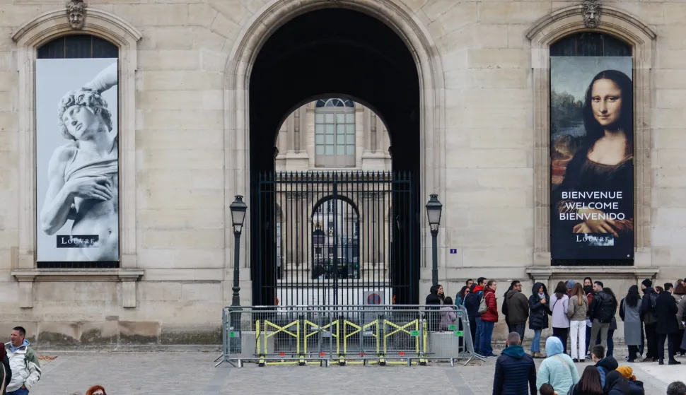 epa12464607 The south-east facade of the Louvre museum is seen closed at Quai François-Mitterrand, after a robbery of Louvre museum, in Paris, France, 19 October 2025. The Louvre Museum was targeted in a robbery by several criminals who smashed windows to steal jewelry. The museum was later closed. French Culture Minister Rachida Dati called it 'an attack on France's cultural heritage.' EPA/Mohammed Badra
