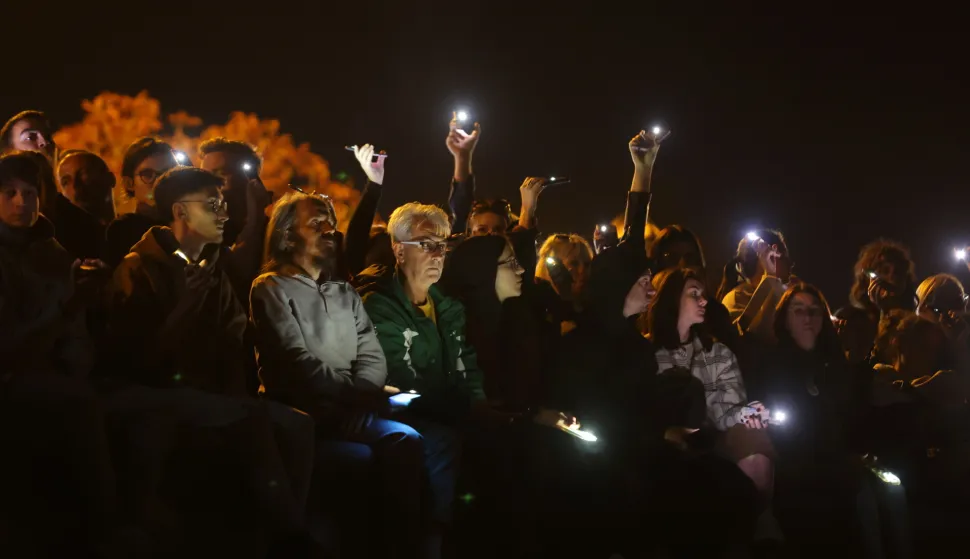 epa12497842 People observe 16 minutes of silence as they pay respect to the victims of the Novi Sad train station accident during commemorations in Novi Sad, Serbia, 01 November 2025. The student-led event marks the first anniversary of the railway station canopy collapse that killed 16 people, sparking widespread protests demanding political accountability. EPA/ANDREJ CUKIC