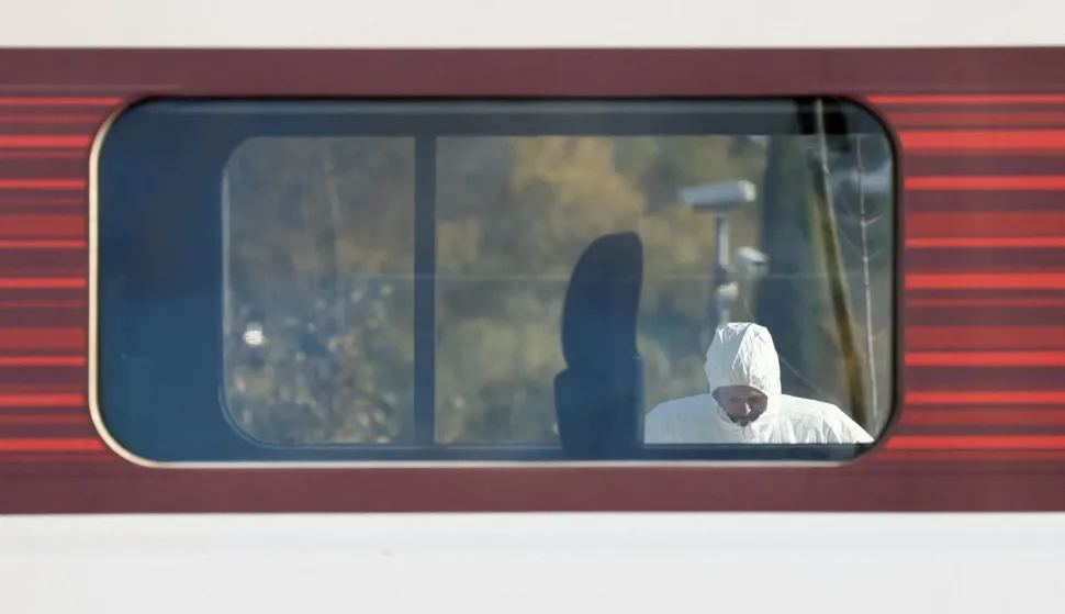 A forensic officer inspects the London North Eastern Railway (LNER) train where a series of stabbings took place, at a platform at Huntingdon Station, near Cambridge, Britain, November 2, 2025. REUTERS/Jack Taylor Photo: JACK TAYLOR/REUTERS