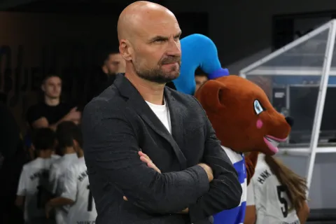 Osijek, 02. 11. 2025, Opus Arena, nogomet, Osijek - Varaždin, SuperSport HNL 25/26. Trener Osijeka,Željko Sopić.snimio GOJKO MITIĆ