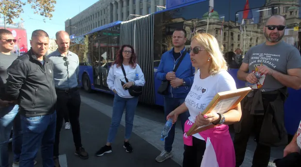 Beograd, 02.11.2025 - Dijana Hrka, majka mladi?a Srefana poginulog u padu nadstre?nice na novosadskom ?eljezni?kom kolodvoru 1. studenog 2024. po?ela je u nedjelju ?trajk gla?u zahtjevaju?i pu?tanje iz pritvora studenta koji su protupravno uhi?eni tijekom vi?emjese?nih prosvjeda, a od predsjednika Srbije da raspi?e prijevremene izbore. foto HINA/ FoNet/Aleksandar Barda/ ik