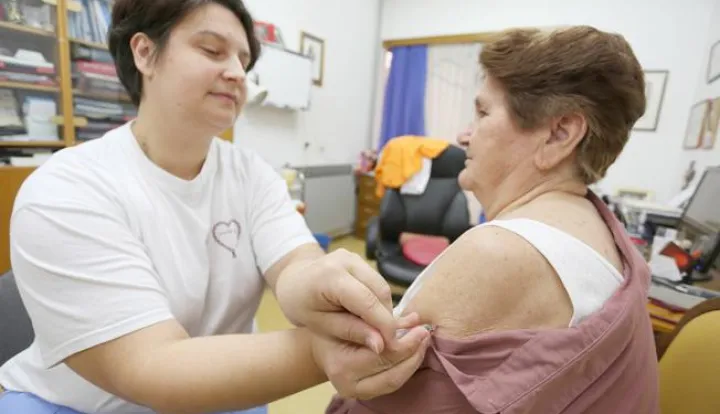 03.11.2017., Karlovac - U Zavodima za javno zdravstvo i ordinacijama opce medicine pocelo je cijepljenje protiv gripe. Photo: Kristina Stedul Fabac/PIXSELL------Osijek 4 stupca color
