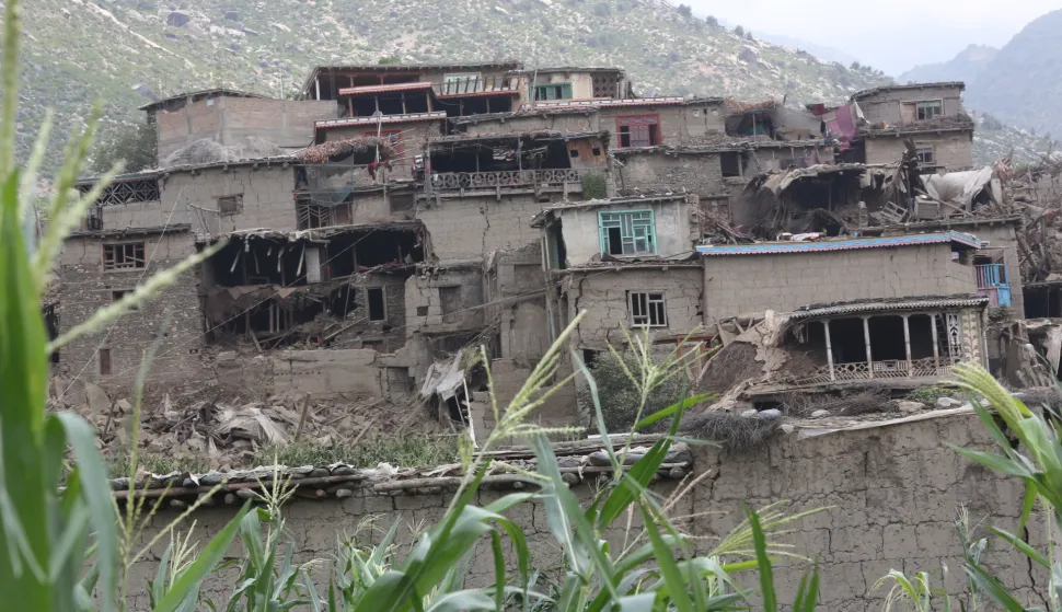 epa12342886 Damaged buildings after an earthquake in Kunar, Afghanistan, 01 September 2025. At least 800 people have been killed and some 2,000 injured after a shallow magnitude-6.0 earthquake and several aftershocks shook Nangarhar and Kunar in eastern Afghanistan overnight, officials reported Monday. EPA/STRINGER