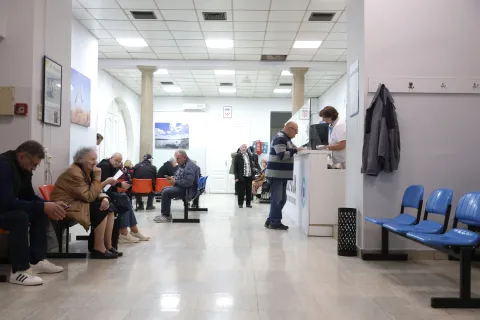 Osijek, 03. 11. 2025., Europska avenija 14, Očni odjel, posjet, Klinika za očne bolesti, očne bolesti, Ugovor o darivanju čestica, čekaonica; bolnica SNIMIO BRUNO JOBST