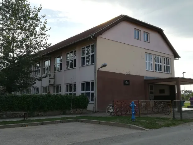 Škola u Štitarusnimila Marija Lešić Omerović