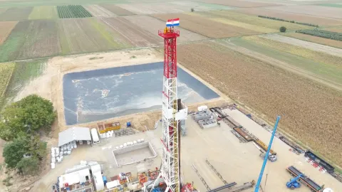 Agencija za ugljikovodike izvijestila je u ponedjeljak da je na bušotini Vinkovci GT-1 potvrđen značajan geotermalni potencijal, pa su Vinkovci treća lokacija s dobrim rezultatima nakon Velike Gorice i Osijeka, gdje su ranije potvrđene ležišne temperature veće od 100 °C.