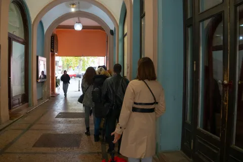 Osijek, 3. 11. 2025., Prodaja ulaznica za Orašar balethnk; ulaznice; orašar; prodaja; red; balet