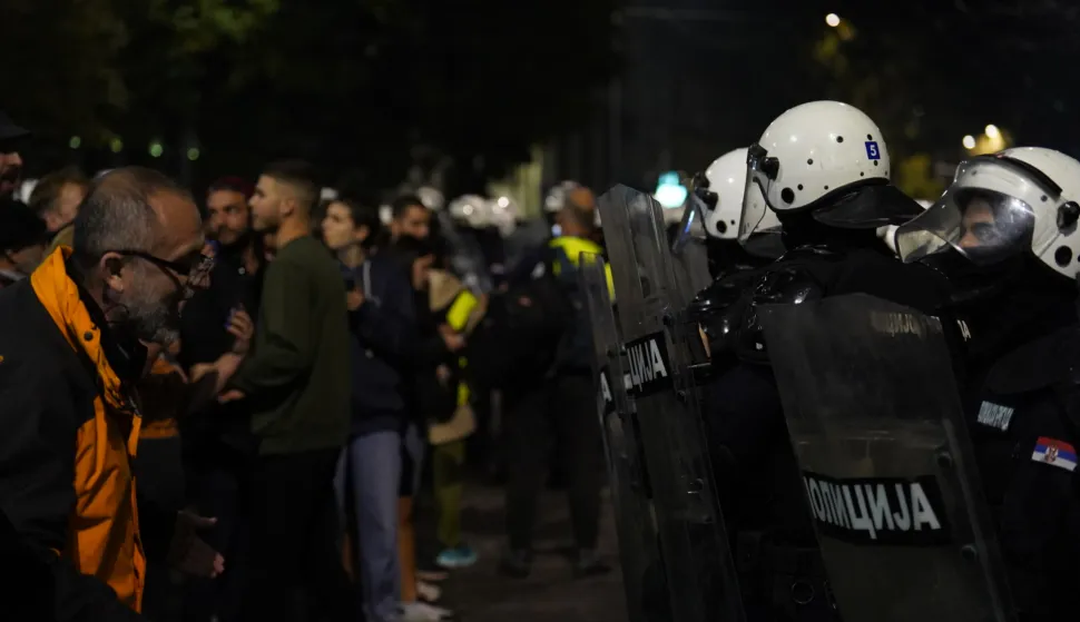 02, November, 2025, Belgrade -During the day, a large number of citizens gathered in front of the National Assembly, in support of Dijana Hrka, who went on a hunger strike at 11.52 am, a large number of supporters of the government began to gather in the tent settlement, and a large number of riot police arrived, who separated the two groups of citizens with a cordon. Photo: Antonio Ahel/ATAImages 02, novembar 2025, Beograd - Tokom dana, ispred Narodne skupstine okupio se veliki broj gradjana, u znak podrske Dijani Hrki koja je u 11.52 casova stupila u strajk gladju, u satorskom naselju je poceo da se okuplja veliki broj pristalica vlasti, stigao je i veliki broj pripadnika interventne policije, koji kordonom razdvajaju dve grupe gradjana. Photo: Antonio Ahel/ATAImages Photo: Antonio Ahel/PIXSELL