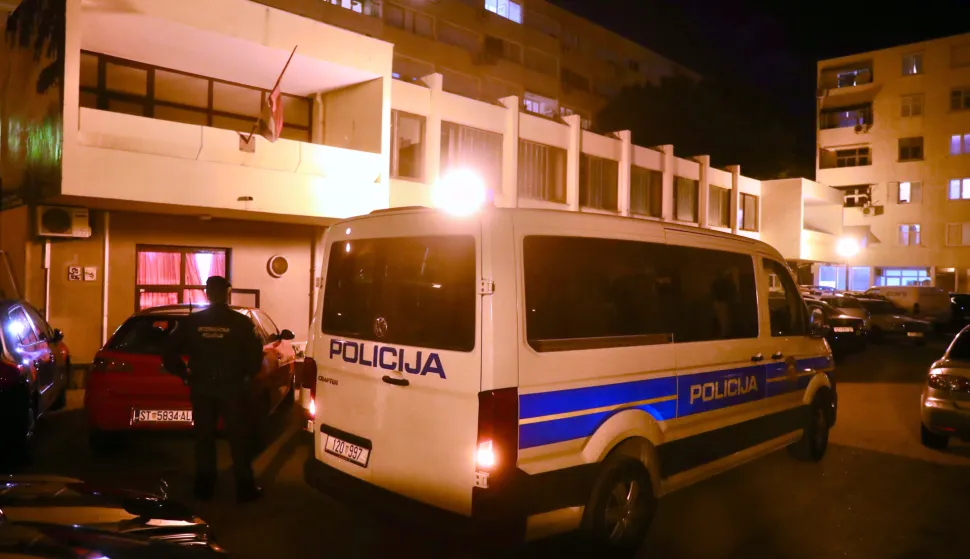 03.11.2025.,Split-Policija ispred prostora kotara Blatine gdje se trebao odrzati dogadjaj u organizaciji Srpskog narodnog vijeca. Photo: Ivo Cagalj/PIXSELL