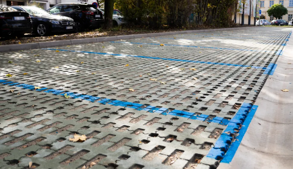 Osijek, 27. 10. 2025., Obilazak parkinga Gornjodravska obala 91parking; gornjodravska obala; obilazak; parkiralište; parkiranje; parkirna mjesta; parkirno mjesto; naplata parkinga; ilustracija