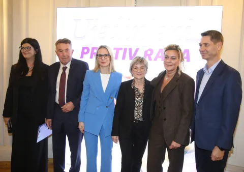 Zagreb, 04.11.2025 - U organizaciji Udruge 'Ujedinjeni protiv raka' održana je konferencija na temu uspješnosti liječenja raka u hrvatskom javnom zdravstvenom sustavu. Na fotograffiji (L-D) Stjepko Pleština, Kristina Krpina, Ljubica Vazdar, Ivana Mikolašević, Ilijan Tomaš.foto HINA/ Denis CERIĆ /dc