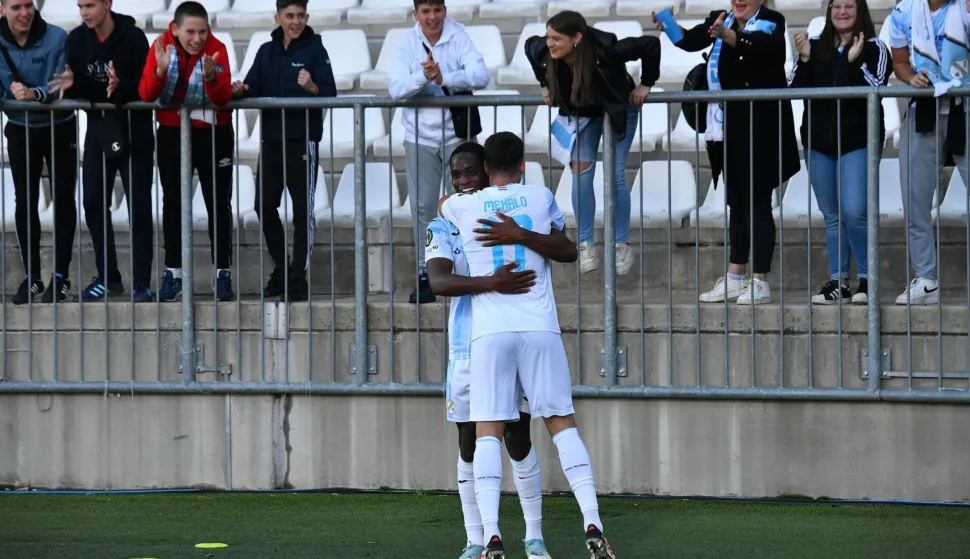 Rijeka, 24.10.2025. - Drugo poluvrijeme utakmice drugog kola Konferencijske lige između NK Rijeke i Sparte iz Praga nakon jučerašnjeg prekida na kraju prvog poluvremena nastavljena je danas na kojoj je Rijeka pobijedila 1 - 0. foto HINA/ Miljenko KLEPAC/ mk