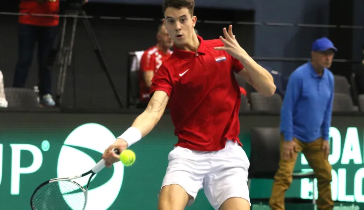 Osijek, 01. 02. 2025, SD Gradski vrt, tenis, Davis Cup, drugi dan. Hrvatska - Slovačka. Singl, revijalni meč, Matej Dodig vs Norbert Gombos. Matej Dodigsnimio GOJKO MITIĆ