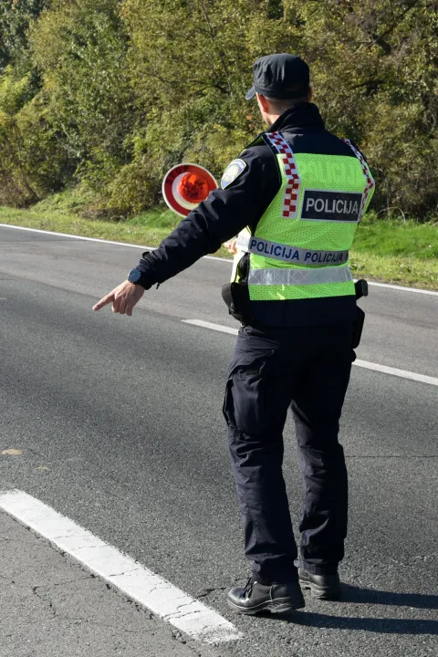 Slavonija...DC55_Županja-Vinkovci...21.10.2024.Ministarstvo unutarnjih poslova po peti put obilježava Nacionalni dan sigurnosti cestovnog prometa, a obilježila je i Policijska uprava vukovarsko-srijemska pojačanim nadzorom cestovnog prometa usmjerenim na suzbijanje prekr&scaron;aja kojima su uzrokovane najteže prometne nesreće;foto Gordan Panić