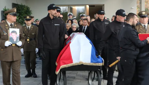 Vukovar, 06. 11. 2025, Vukovar posljednji ispračaj Jean - Michel Nicoliera u Vukovaru. Posljednji sipračaj Jean Michel Nicoliera na Memorijalnom groblu.snimio GOJKO MITIĆ