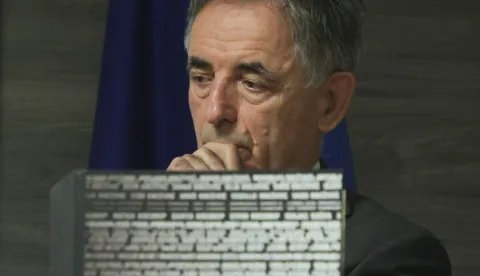 Zagreb, 30.10.2025. - Konferencija za novinare organizacija Srba u Hrvatskoj na kojoj su izrazili negodovanje nakon skupa koji se održao u Hrvatskom saboru, a na kojem su se negirale žrtve i zločini koje je počinila NDH u ustaškom koncentracijskom logoru Jasenovac. Na fotografiji Milorad Pupovac. foto HINA/ Lana SLIVAR DOMINIĆ/ lsd