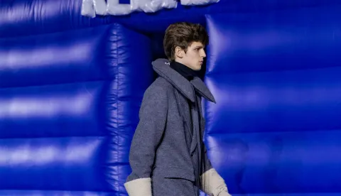 Dominiraju haljine i kaputi