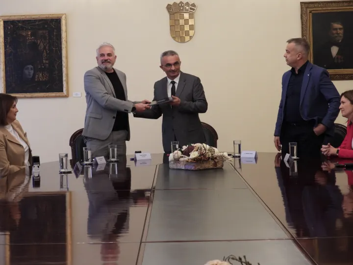 POŽEGA - Nakon skoro pola stoljeća od prvog spomena potrebe gradnje još jedne osnovne škole u Požegi, uskoro kreće izgradnja u naselju Babin Vir.